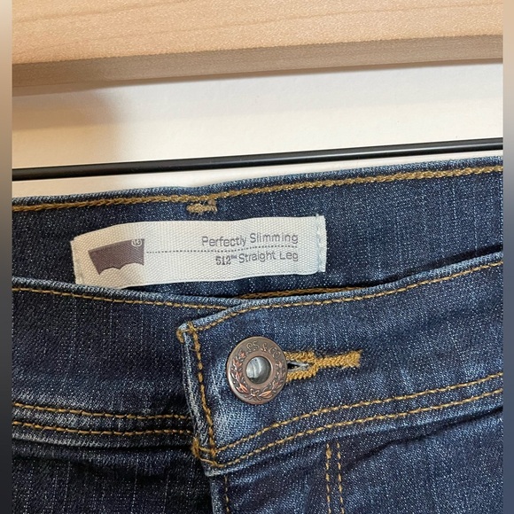 Levi’s Womens Perfectly Slimming 512 Straight Leg Dark Wash Denim Jeans Size 12 - Picture 2 of 13